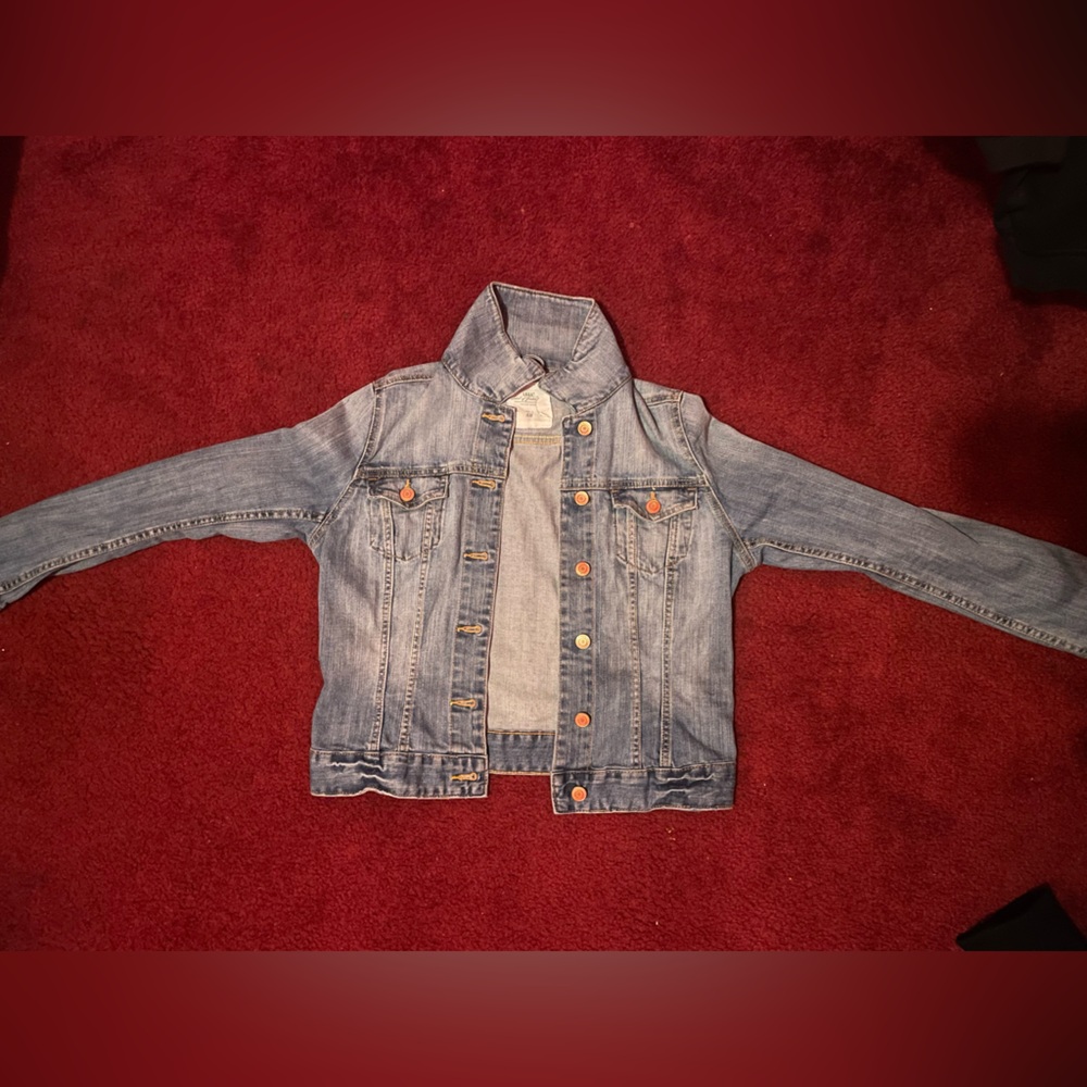 woman jean jacket could fit small or medium, all buttons attached no wear